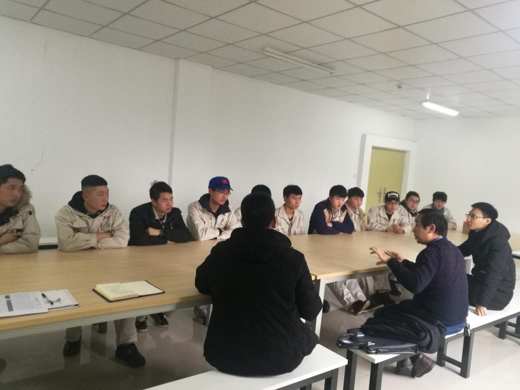 与实习学生沟通交流